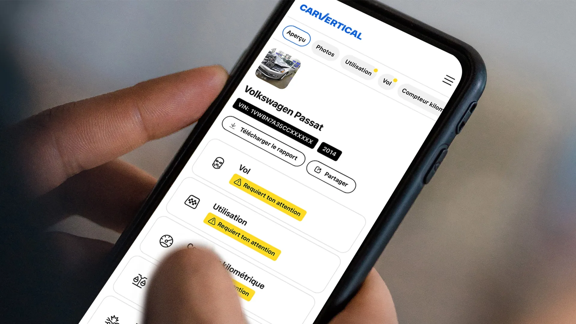 Aperçu du rapport carVertical sur smartphone montrant l'historique d'une Volkswagen Passat