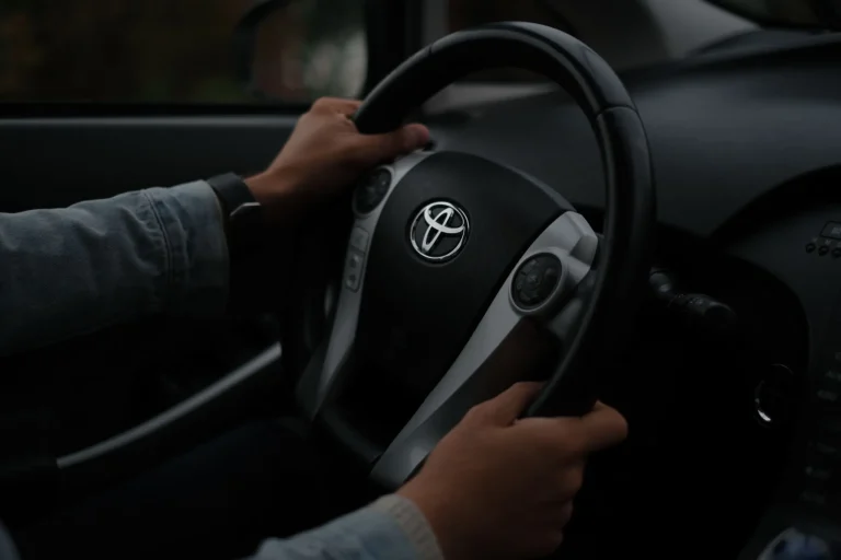 Guide d'entretien des véhicules hybrides Toyota : points de contrôle, état de la batterie et pièces de rechange