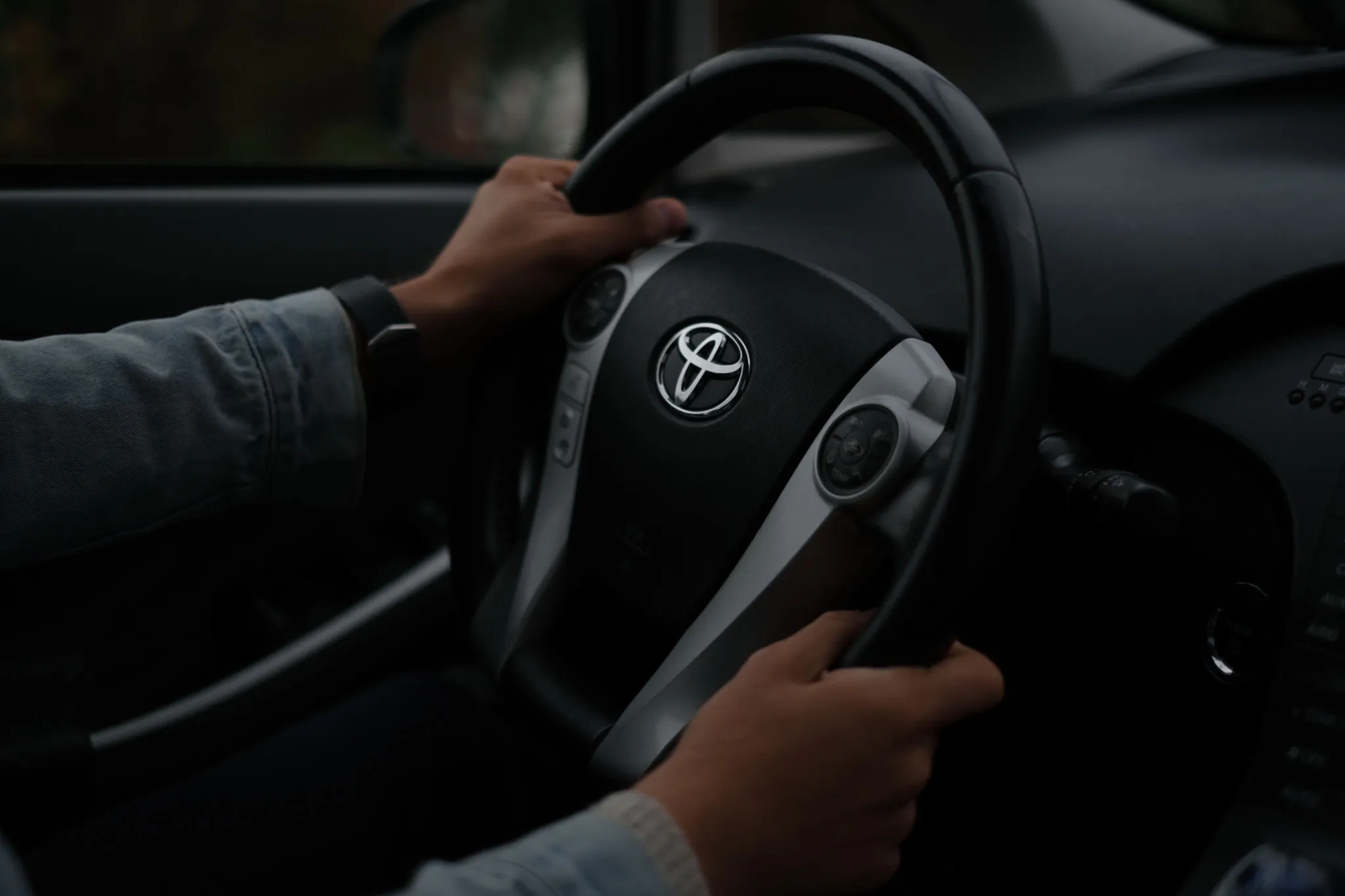 Guide d'entretien des véhicules hybrides Toyota : points de contrôle, état de la batterie et pièces de rechange